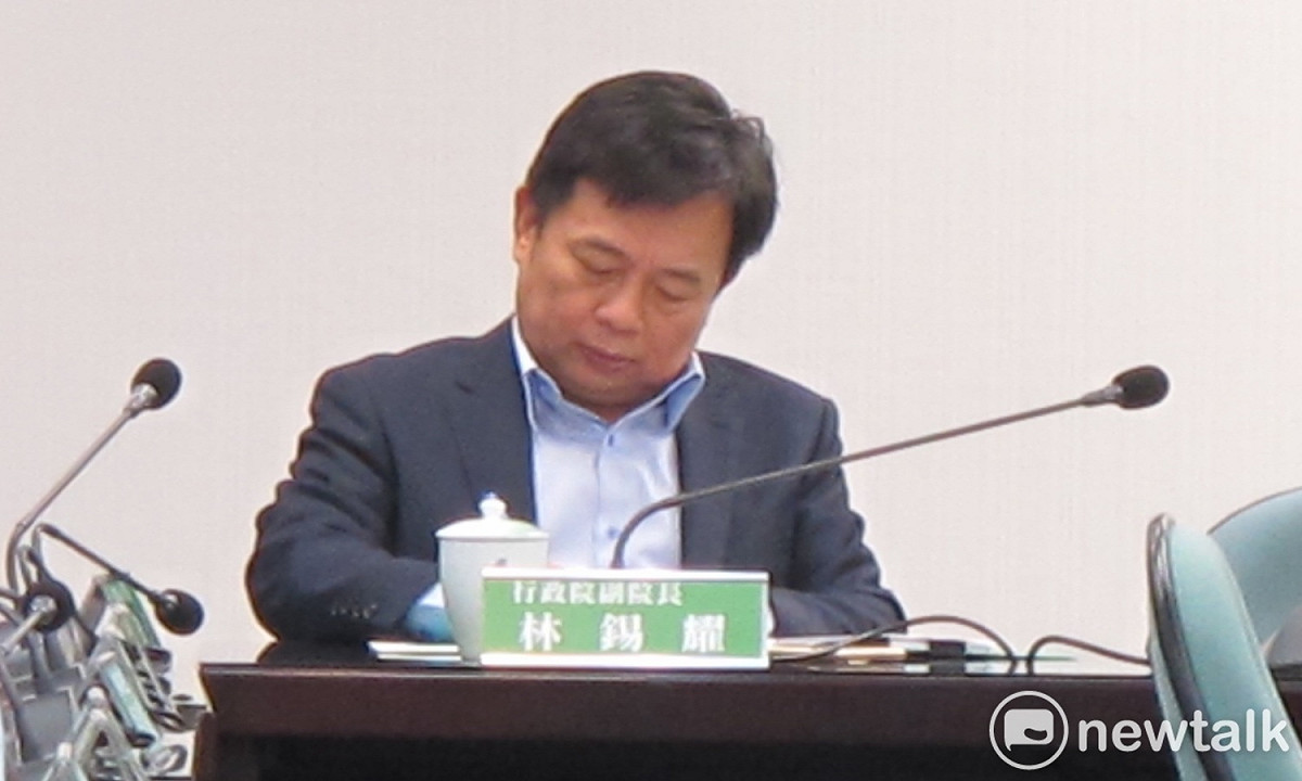 民進黨選對會召集人林錫耀7日說明前一天嘉義縣長初選民調啟封過程。 圖：新頭殼資料照片