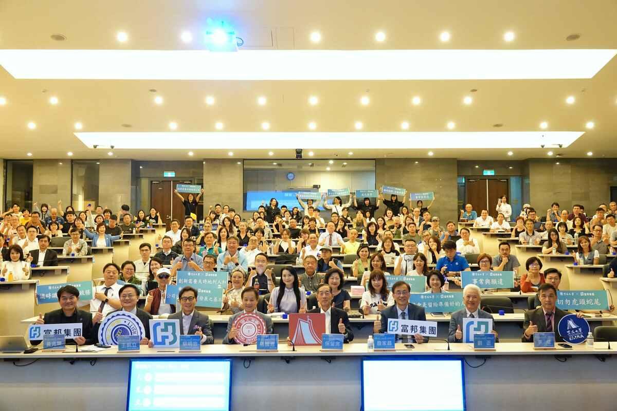 蔡明忠第三度到東海大學開講。 圖：東海大學/提供