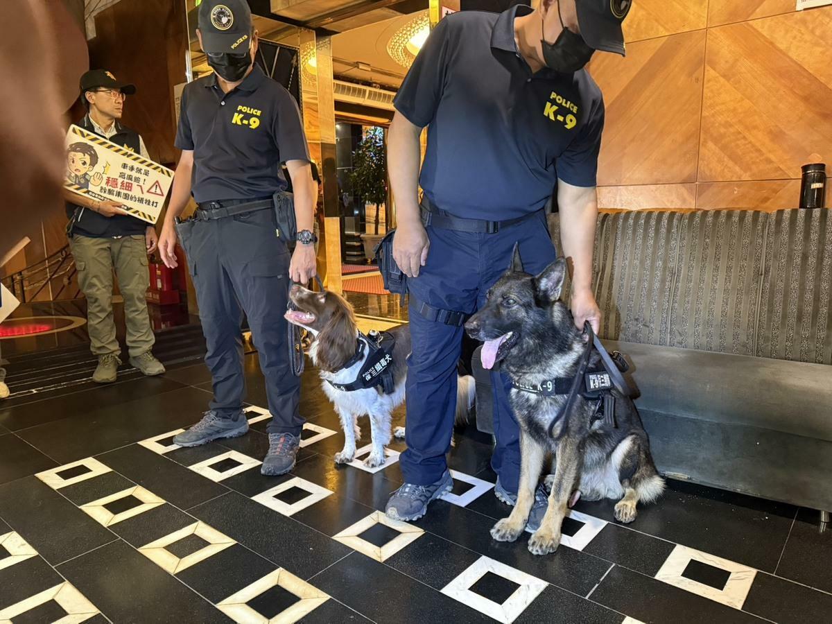 保三總隊專業緝毒犬加入查緝行動。 圖：高雄市警察局/提供