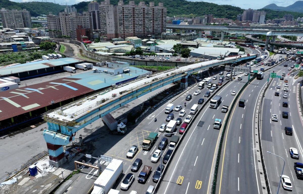 國道1號五股交流道北入及北出匝道改善工程現況照片。 圖：高速公路局／提供
