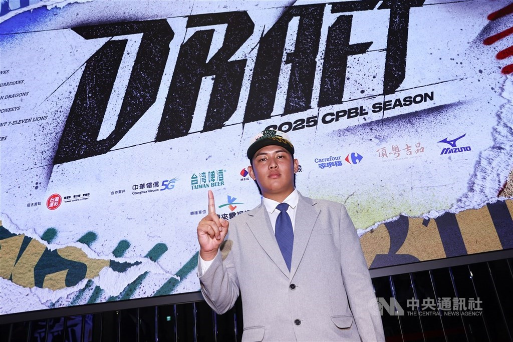 新北凱撒棒球隊19歲投手韋宏亮（圖）在6月30日中職選秀會上獲台鋼雄鷹指名、成為選秀狀元。（中央社檔案照片）