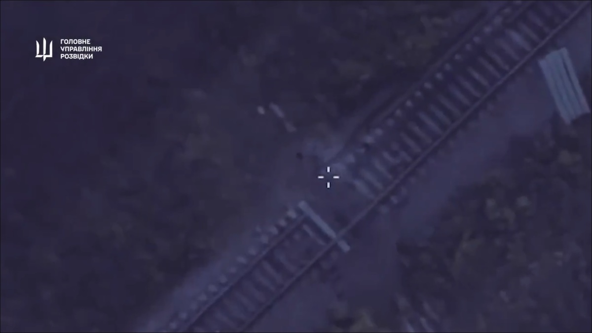 烏軍近期持續對俄軍軍事目標發起襲擊，甚至再次切斷扎波羅熱被占領區內的鐵路，試圖降低俄軍的後勤補給能力。 圖：擷取自 @NOELreports X 分享影片