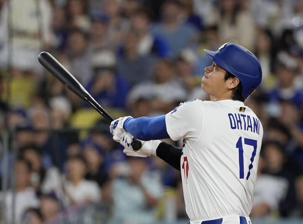 美國職棒洛杉磯道奇隊好手大谷翔平1日在第4局敲出本季第30支全壘打，助道奇6比1擊敗芝加哥白襪。（共同社）