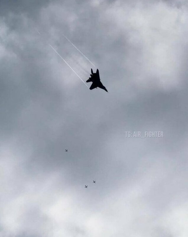 烏克蘭利用 MiG-29 發射三枚 GBU-39 飛彈，摧毀俄軍的無人機維修基地 圖：翻攝自Ｘ