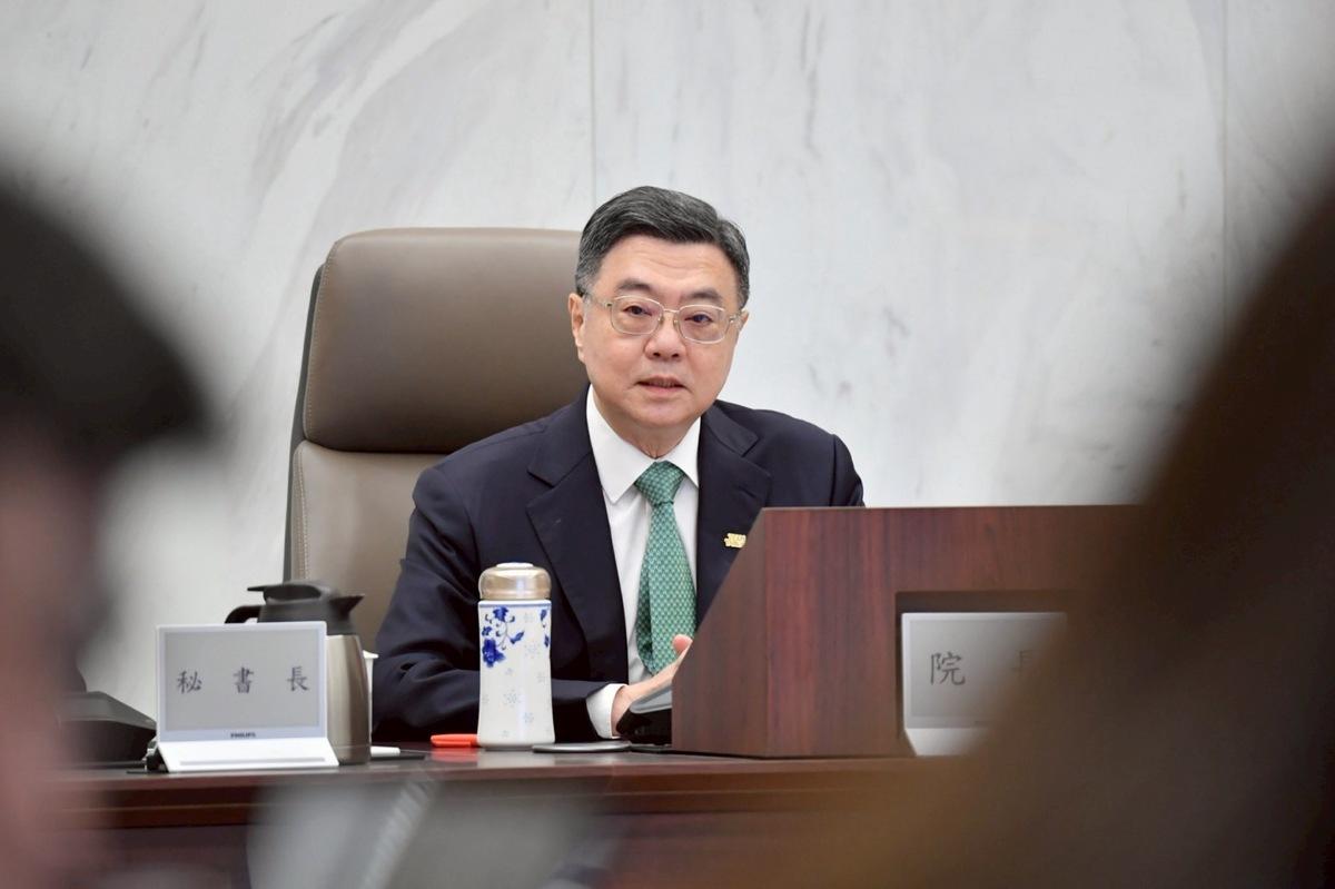 行政院長卓榮泰今（3）日在院會特別提及，現在國會有聲音要以普發現金1萬元取代1500億的強化國土安全韌性預算及撥補台電的1000億，他認為萬萬不可。 圖：行政院提供