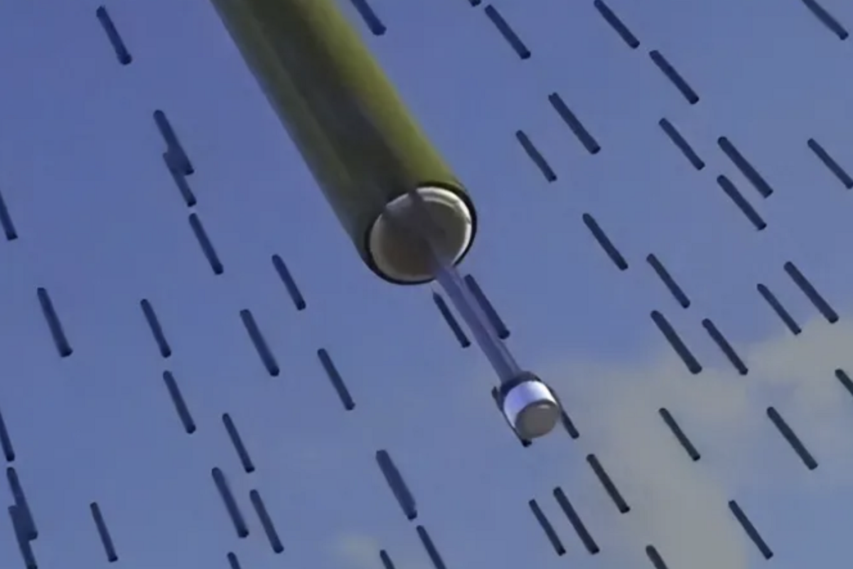 一款疑似命名為「衛士-600（WS-600L）」的導彈亮相，特別之處在於其搭載的「導電纖維戰鬥部」，外界認為這可能就是傳聞中的「新型石墨炸彈」。 圖：翻攝自 兵器世界觀