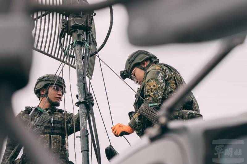 國軍不是炫耀軍備，而是在展示防衛決心，「不能接受首戰即終戰的投降主義」的說法。圖為國軍「野戰資訊通信系統」（第三代陸區系統）。 圖：軍聞社（資料照片）
