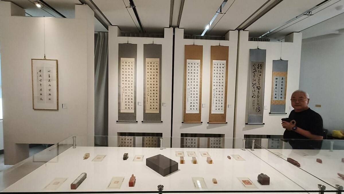 「真如書會」集結全國金牌書法選手，也是台灣國語文競賽寫字的重要推動團體，在明宗書法藝術館邀請下，自即日起至7月24日止盛大舉辦「真如妙墨 2025真如書會聯展」，主辦單位竭誠歡迎各界前往細品書法家們的精彩力作。 圖：黃博郎／攝