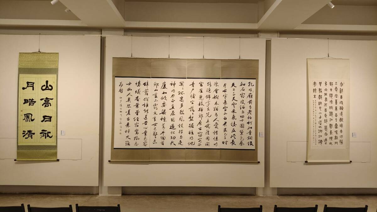 「真如書會」集結全國金牌書法選手，也是台灣國語文競賽寫字的重要推動團體，在明宗書法藝術館邀請下，自即日起至7月24日止盛大舉辦「真如妙墨 2025真如書會聯展」，主辦單位竭誠歡迎各界前往細品書法家們的精彩力作。 圖：黃博郎／攝