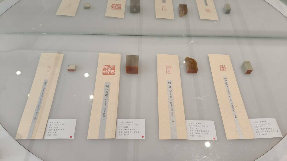 「真如書會」集結全國金牌書法選手，也是台灣國語文競賽寫字的重要推動團體，在明宗書法藝術館邀請下，自即日起至7月24日止盛大舉辦「真如妙墨 2025真如書會聯展」，主辦單位竭誠歡迎各界前往細品書法家們的精彩力作。 圖：黃博郎／攝