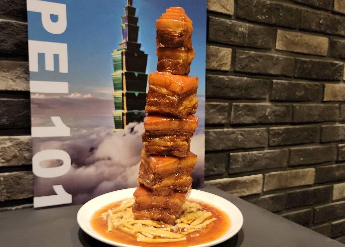 《封肉101》在2025台南美展中獲得立體造型類第二名。 圖：高科大創新設計學院/提供