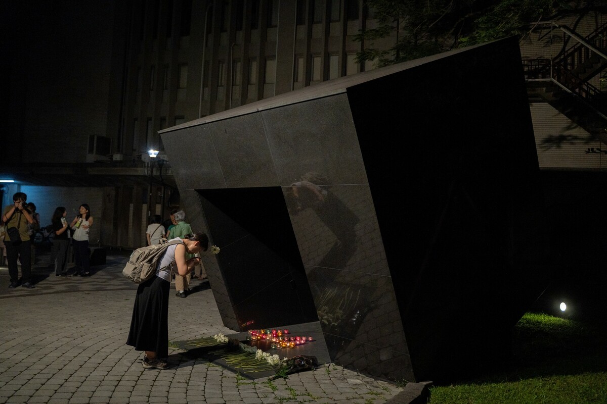 台灣大學學生會、研究生協會、陳文成博士紀念基金會與美國陳文成基金會2日於陳文成事件紀念廣場舉辦追思晚會。 圖：陳文成基金會提供