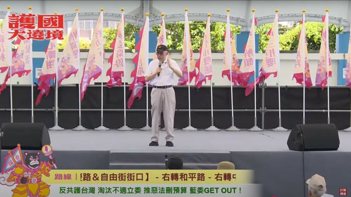 反共護台志工聯盟4日發起「護國大繞境」行動，從花蓮出發，劍指國民黨立法院黨團總召傅崐萁，並將順時針繞行台灣一圈，最後於19日在青島東路舉辦造勢大會。 圖：翻攝自曹興誠YT