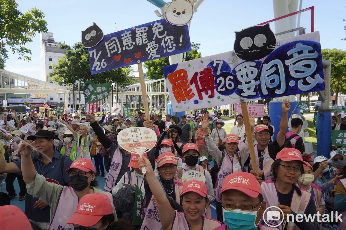 反共護台志工聯盟4日發起「護國大繞境」行動，從花蓮出發，劍指國民黨立法院黨團總召傅崐萁，並將順時針繞行台灣一圈，最後於19日在青島東路舉辦造勢大會。 圖：張良一/攝（資料照）