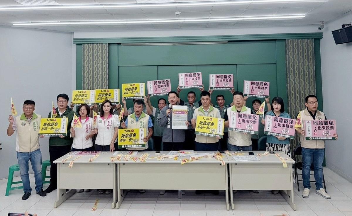 民進黨高雄市黨部宣布「高雄隊」全面動員，支持7月26日罷免投票。 圖：民進黨高雄市黨部/提供
