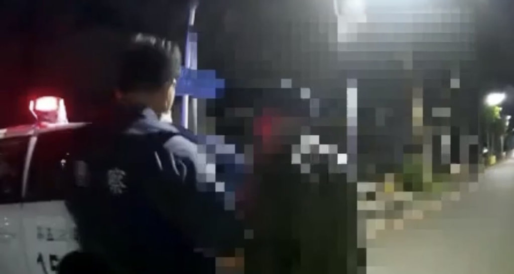 台南市劉姓男子近1個月來無故破壞智慧停車柱、公車站牌等物，3日凌晨遭警方拘提送辦。（台南市警局提供）中央社記者張榮祥台南傳真  114年7月4日