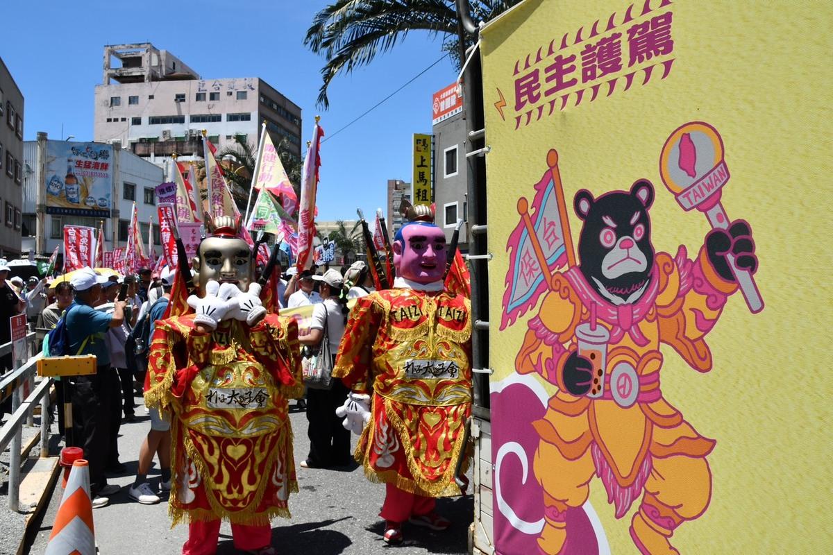 護國大遶境請電音三太子來起駕。 圖：民主攝影家邱萬興提供
