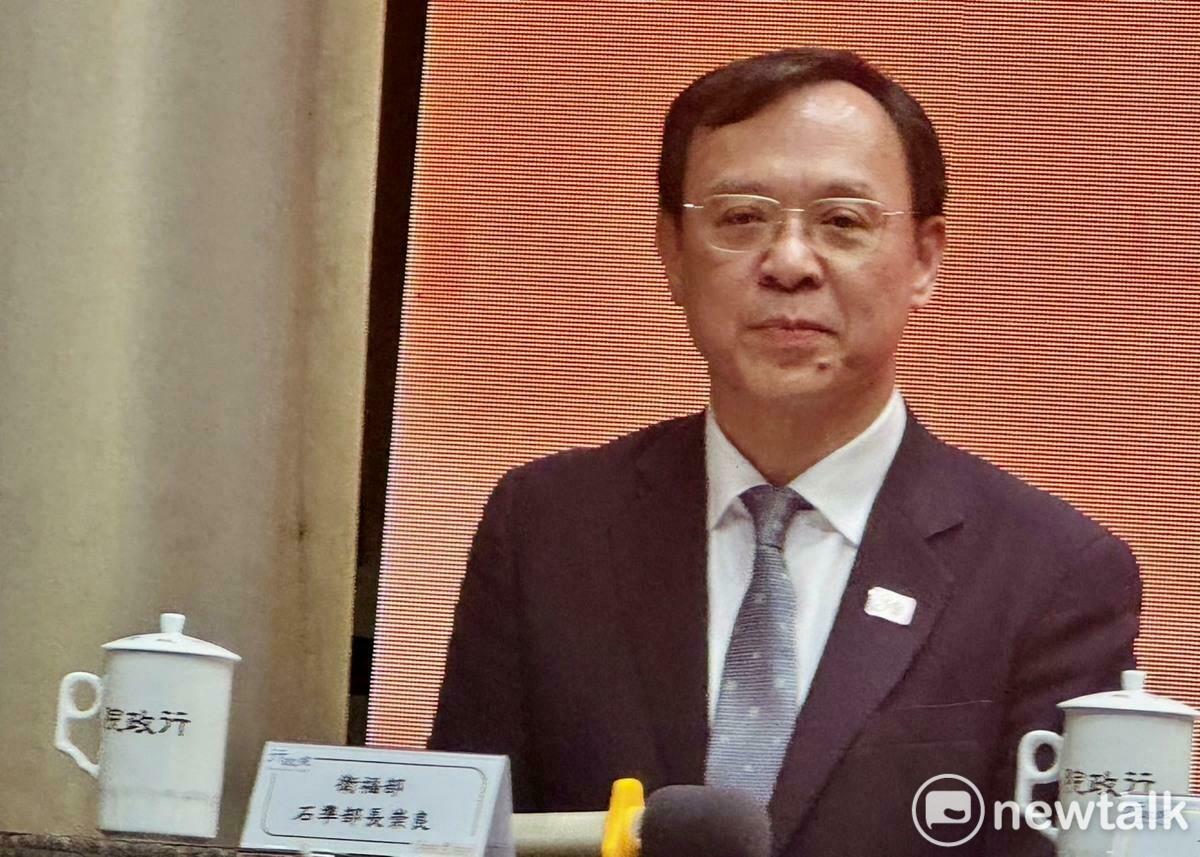 衛福部部長石崇良表示，以明年5.5％成長率預估，還有近兩個月的安全準備金，所以可以確定明年不會調漲保費。 圖：謝莉慧／攝 (資料照)