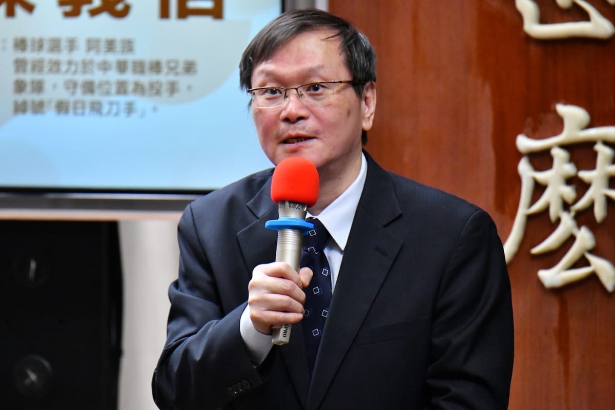 莊人祥罕見分享面對胃癌四期的心路歷程，他接受正規治療，戴上佛珠，找到心靈的力量，超越內心的恐懼，並在法鼓山皈依佛門，法號「寬和」。 圖：行政院/提供（資料照）