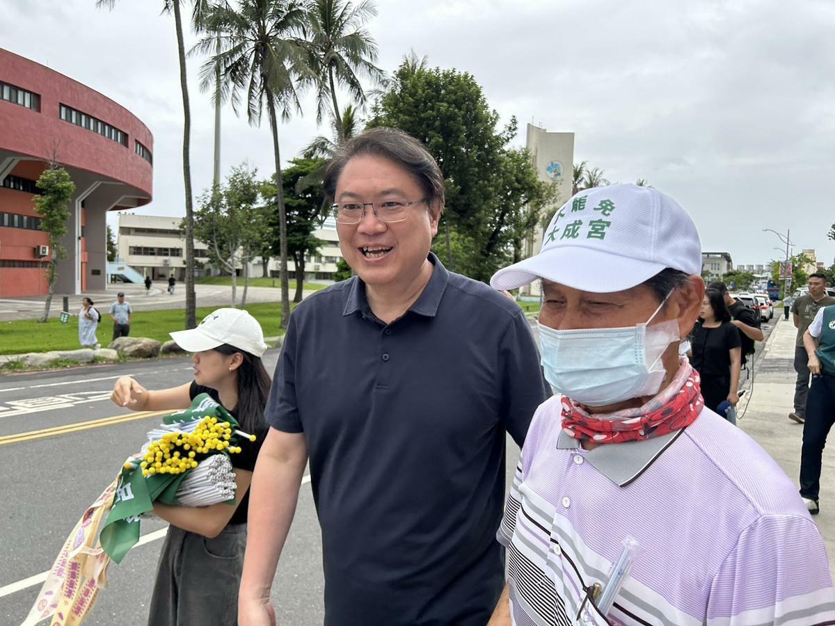 林右昌批藍白買票要普發現金，真的是瘋了。 圖：民進黨/提供