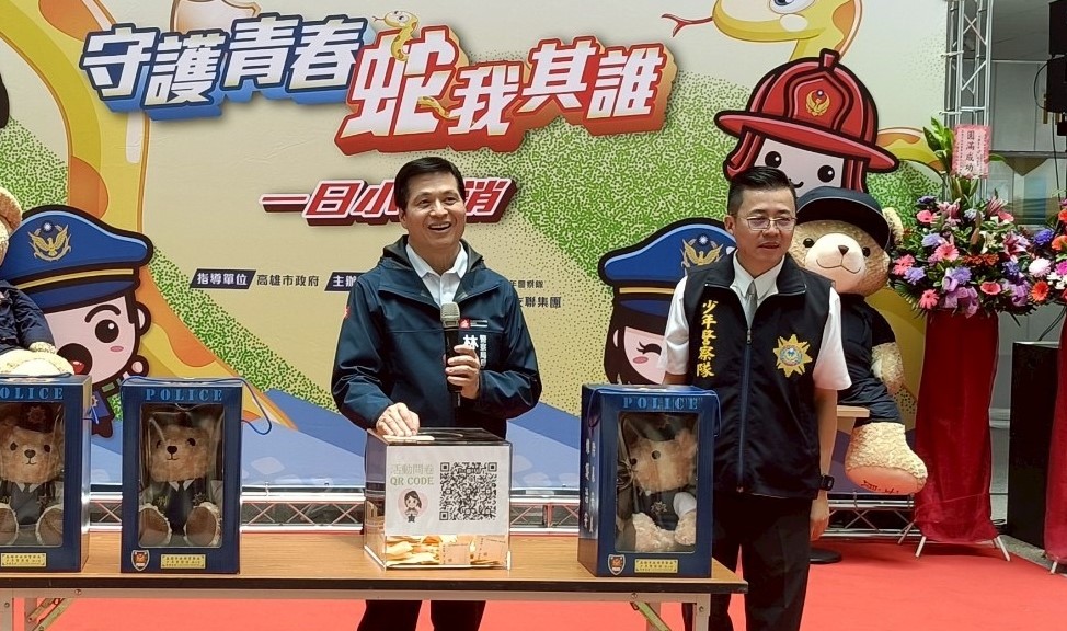 林炎田(左)表示今年暑假警察局規劃一系列暑期體驗宣導活動。 圖：高雄市政府警察局/提供