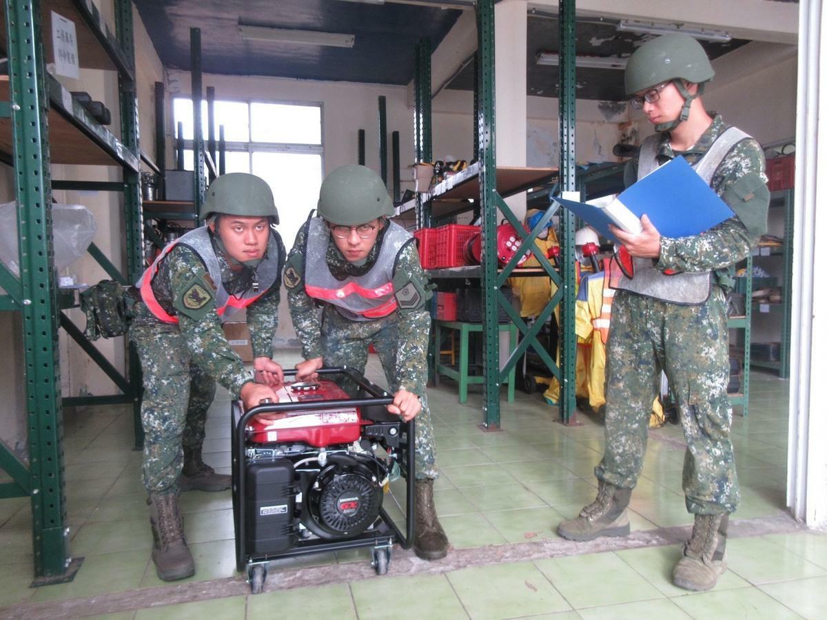 第五作戰區實施災防機具檢測。 圖：陸軍司令部提供