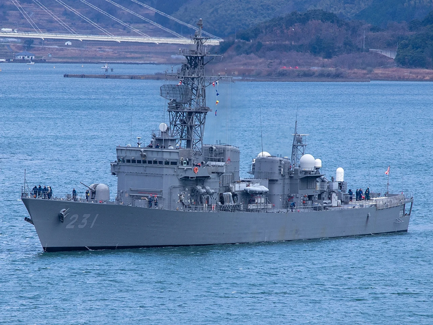 日本海上自衛隊「阿武隈級」護衛艦。 圖：取自維基百科　by Sengoku2501  CC BY-SA 4.0