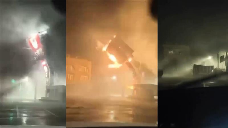 丹娜絲颱風帶來的16級強風將大潤發招牌吹塌，過程中伴隨爆炸及火光。 圖：翻攝記者爆料網