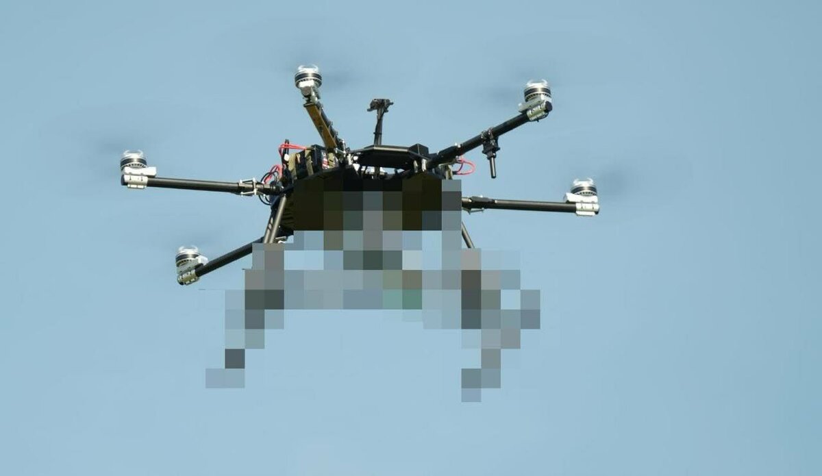 烏軍則靠小型工廠量產殺傷型無人機，並測試新型具雷射導引能力的反裝甲無人機，展現快速回應能力。 圖:翻攝自X帳號@Israelwaronhama