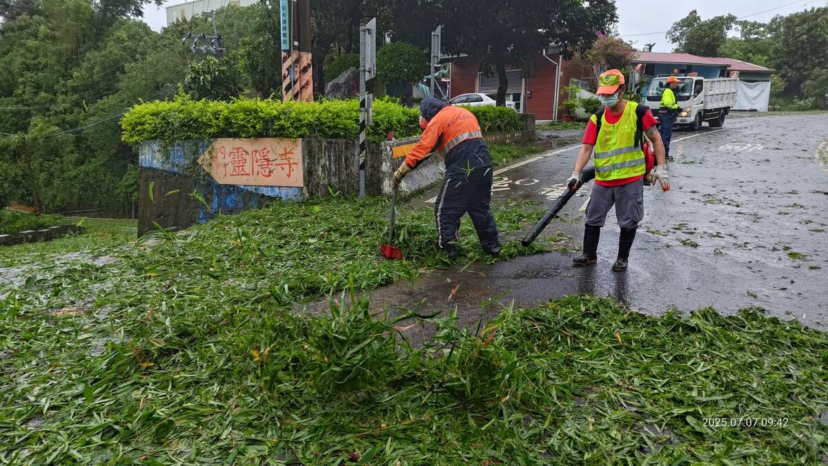 高市府環保局清潔隊力求盡速恢復市容。 圖：高雄市環保局/提供
