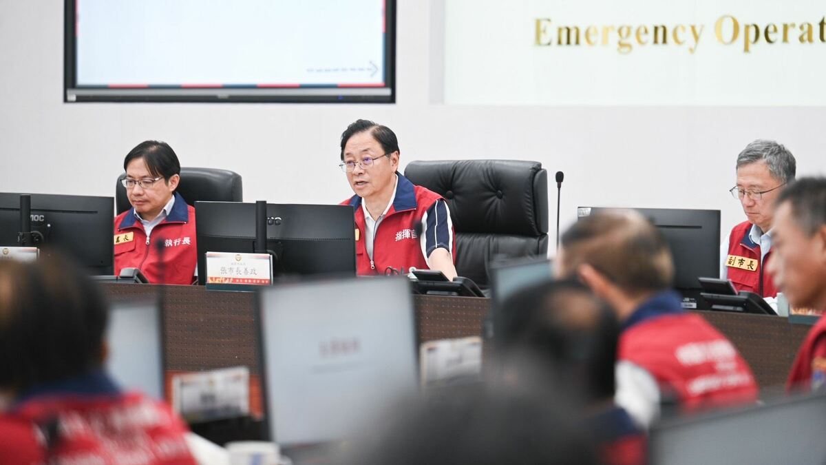 對於「颱風假」所引發爭議，張善政7日強調，相關決策是按行政院的規定來做。 圖：桃園市府提供