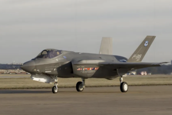 美國 F-35A 戰機面對購置數量被削減的窘境。 圖：擷取自《騰訊網》