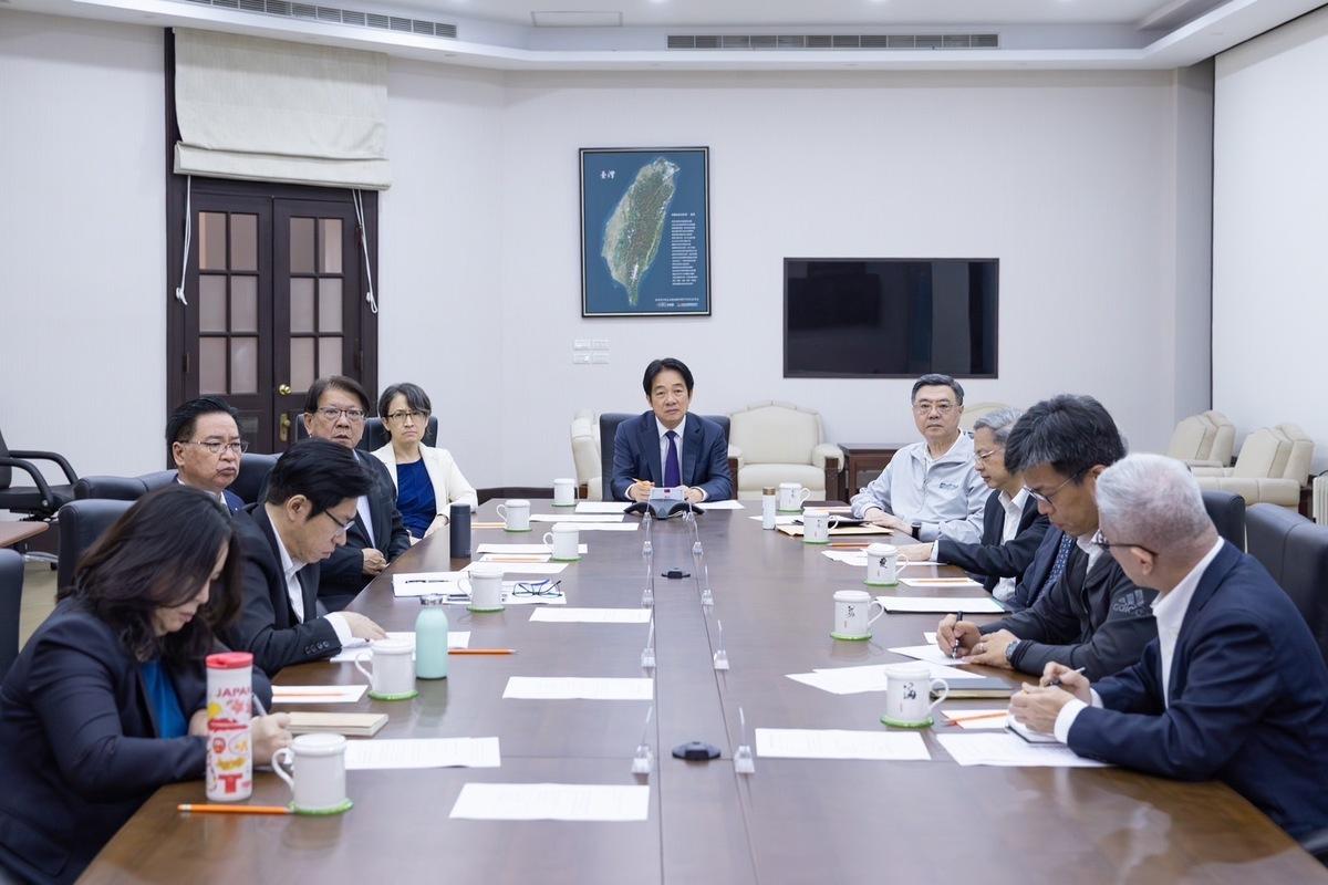 賴清德總統昨天深夜與我國經貿談判團隊視訊，並說，要為國家爭取合理的關稅。 圖：總統府提供