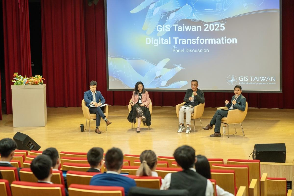 資訊暨數位轉型科技群協理林韋成代表分享企業數位轉型的實戰經驗。 圖：遠傳/提供
