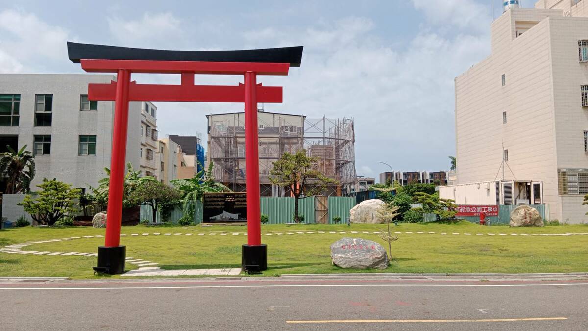 紅毛港保安堂計畫在安倍紀念公園的大石崁上紀念金幣，再邀請安倍昭惠回來見證。 圖：孫家銘攝