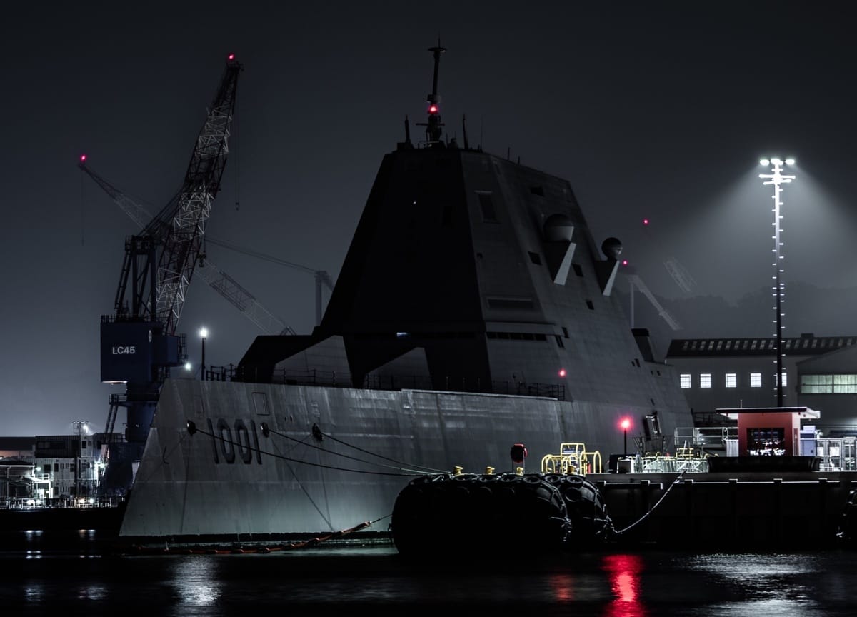 美國海軍朱瓦特級驅逐艦「孟蘇爾號（DDG-1001）」在日本橫須賀海軍基地。 圖：翻攝「X」@Alsace_class