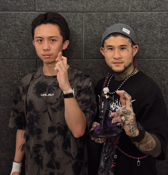 孫安佐(左)本月14日因涉嫌自製火箭槍被檢方羈押禁見。而孫安佐的經紀人「重讀天月」在事發後，宣布卸下經紀人職務。 圖：翻攝自孫安佐IG
