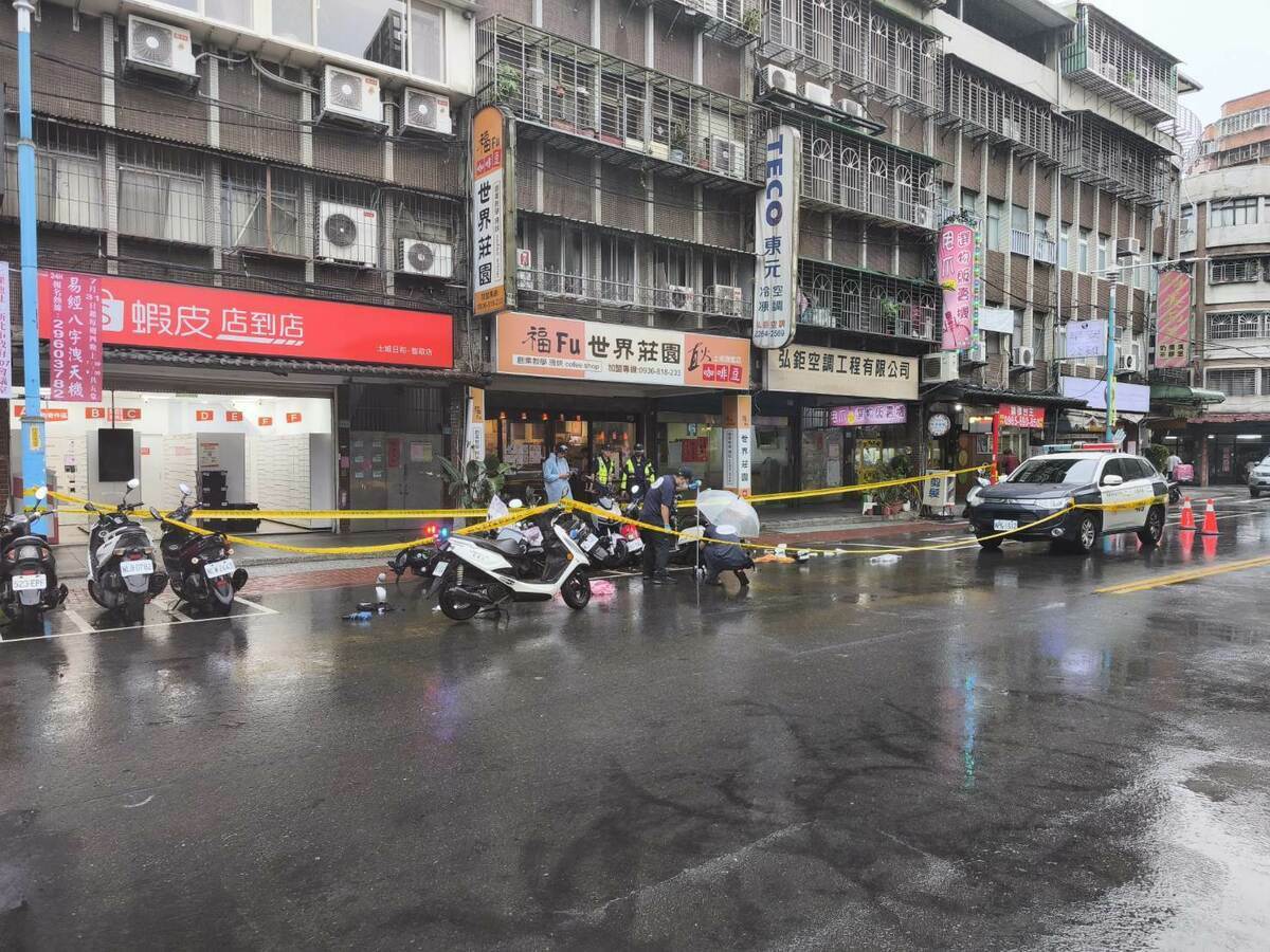 土城家暴男疑似不滿妻子申請家暴令，在光天化日下當街行兇。 圖：翻攝自網路