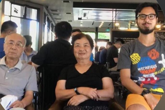 張宏久與父親張維嘉、母親陳婉真難得的合照。 圖：張宏久提供
