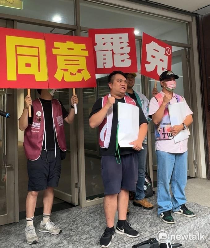 台中456選區罷免邁入投票階段，三罷團聯合遞交777名監察員名單、呼籲全民守住民主最後一哩路 圖：林怡伶/攝