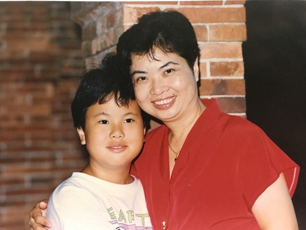 張宏久與母親陳婉真合照。 圖：張宏久提供