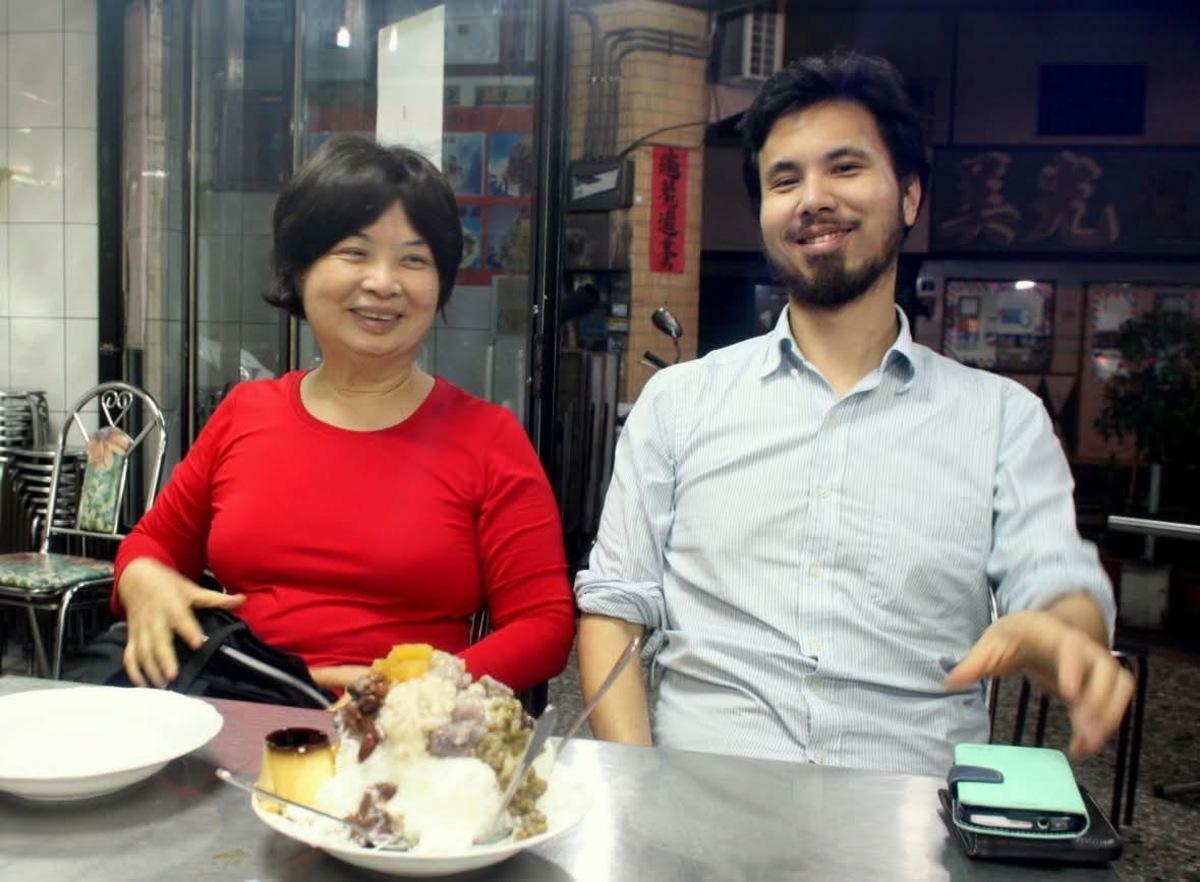 張宏久與母親陳婉真合照。 圖：張宏久提供