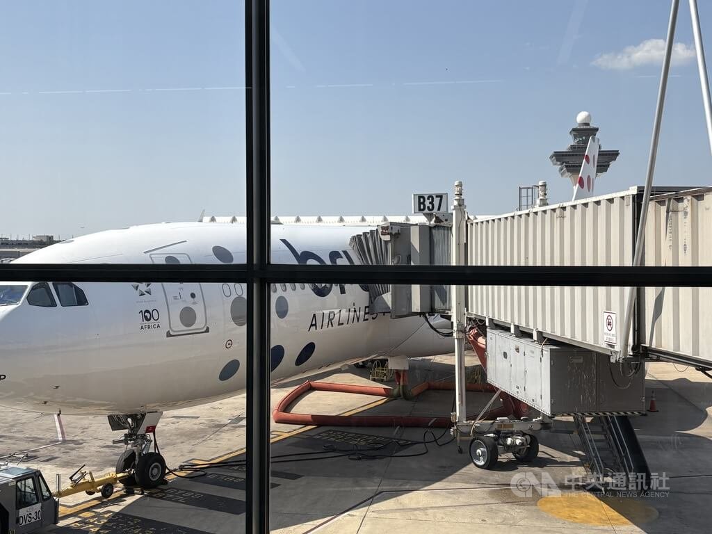 美國國土安全部8日宣布，旅客即刻起在機場安檢時不需脫鞋，為多年的規定劃下句點。圖為雷根華盛頓國家機場一處，攝於6月4日 中央社記者鍾佑貞華盛頓攝 114年7月9日 圖：中央社提供