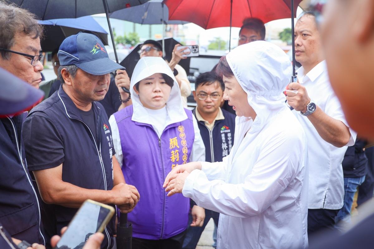 台中市長盧秀燕及副議長顏莉敏一同勘災。 圖：台中市政府/提供