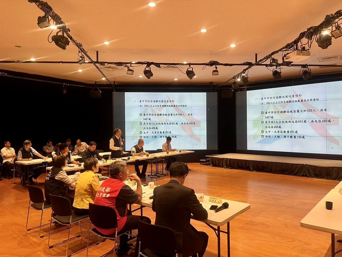 內政部長劉世芳今（9）日到台中國家歌劇院視察防空避難設備整備概況。劉世芳聽取市政府簡報後，特別關心台中市整體防空避難設施設置規劃，也在市府與國家歌劇院人員的陪同下，實地了解歌劇院防空避免區域，以及各項相關設備現況。 圖：內政部提供
