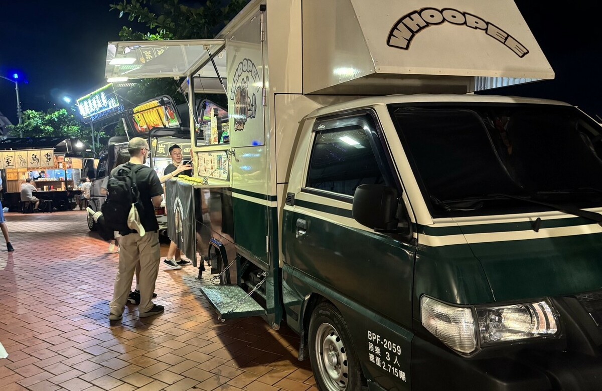 無比漢堡餐車將創造R8市集最大亮點。 圖：高雄市三多商圈發展協會/提供