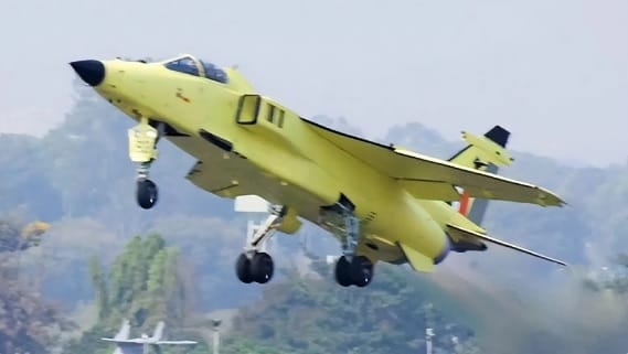 在墜機事故發生的前一日，印度政府宣布將與美國軍工企業合作，對「美洲虎」進行升級。 圖：翻攝自 騰訊網 天眼看亞太
