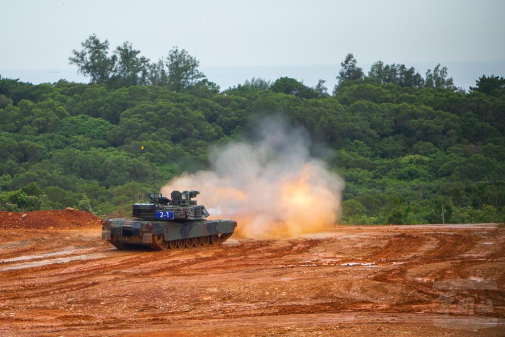 M1A2T新式戰車實彈射擊訓練。 圖：軍聞社提供