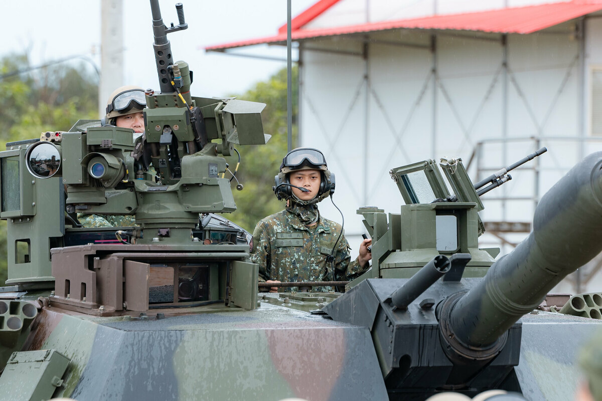 參與M1A2T新式戰車實彈射擊訓練官兵。 圖：總統府提供