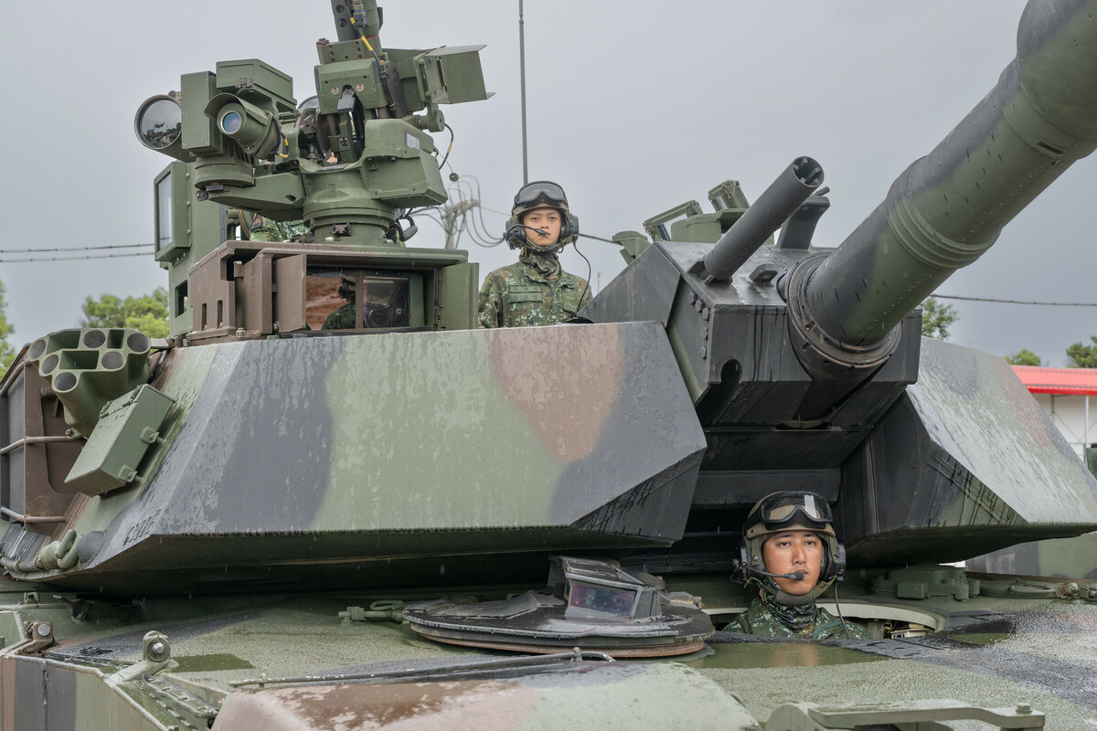 參與M1A2T新式戰車實彈射擊訓練官兵。 圖：總統府提供